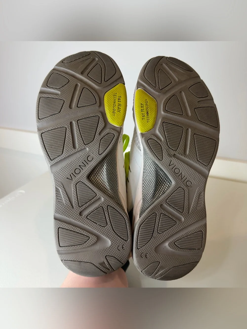 Vionic White Green Comfort Venture Walking Sneakers Size 9.5